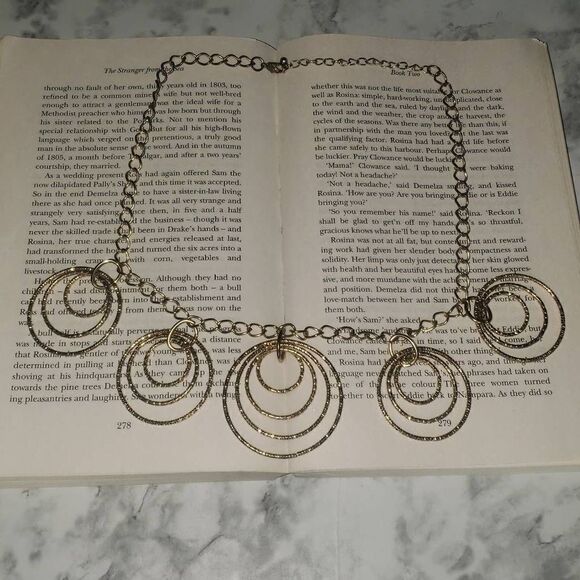 Golden Circle Hooped Rings Necklace - Picture 12 of 14